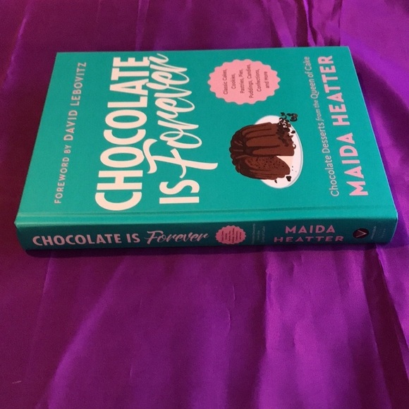 NEW Chocolate is forever book of recipes by Maida Heatter the queen of cake - Picture 4 of 11